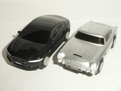9V Micro Scalextric - Paar James Bond Aston Martin DB5 und Jaguar - Nr. Neuwertig