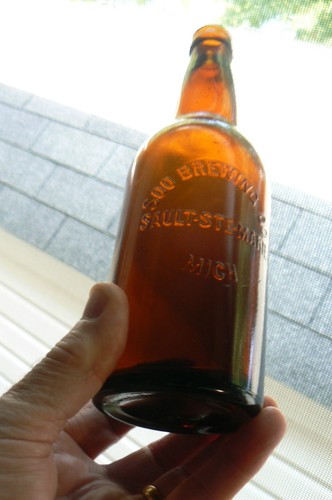 VERY RARE 1907 NEAR MINT SOO BREWING CO. BEER BOTTLE SAULT- STE- MARIE Michigan