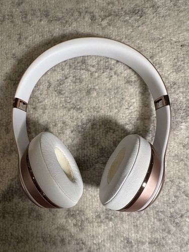 Beats Solo3 Wireless On-Ear Headphones - Apple W1 Headphone Chip, Bluetooth - Picture 6 of 9