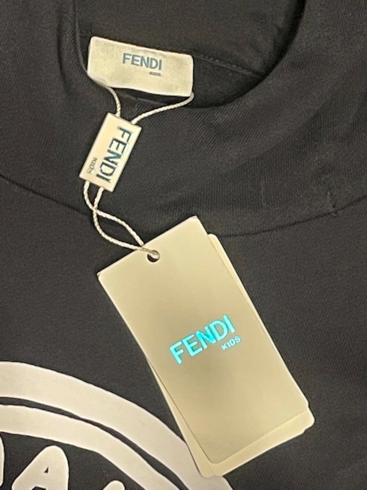 Felpa con cappuccio nuova con etichette Fendi bambini autentica unisex nera logo età 8 anni