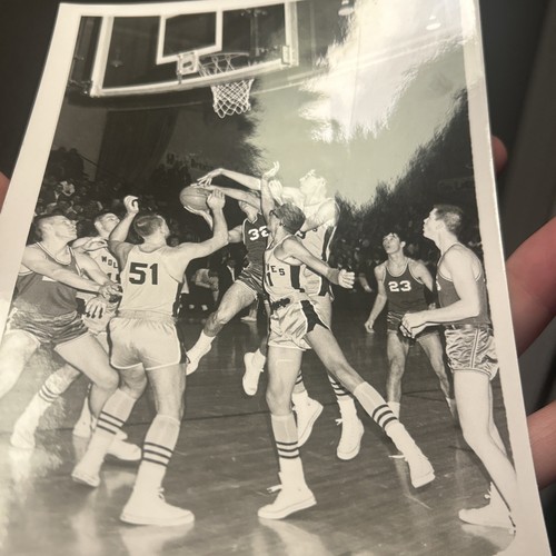 "Foto de juego de baloncesto de los años 50 escuela secundaria 5x7"" vintage original tipo 1" - Imagen 11 de 11