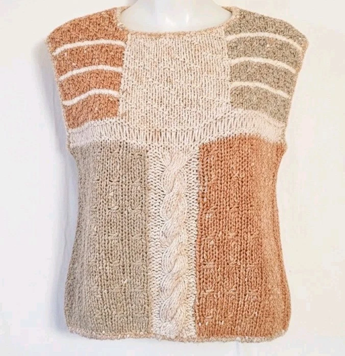 Pull cardigan boutonné taupe de la collection LIZ CLAIBORNE. Manches longues. Mélange de laine. Style câble classique. millésime des années 1980. Moyenne - France