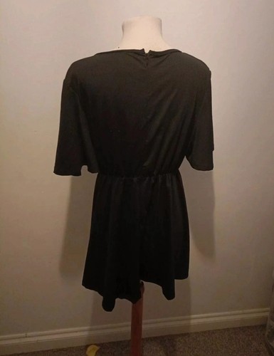 Original Shein Playsuit schwarz Größe M Einteiler Shorts V-Ausschnitt Kurzarm - Bild 6 von 12