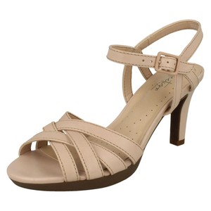adriel wavy womens sandals