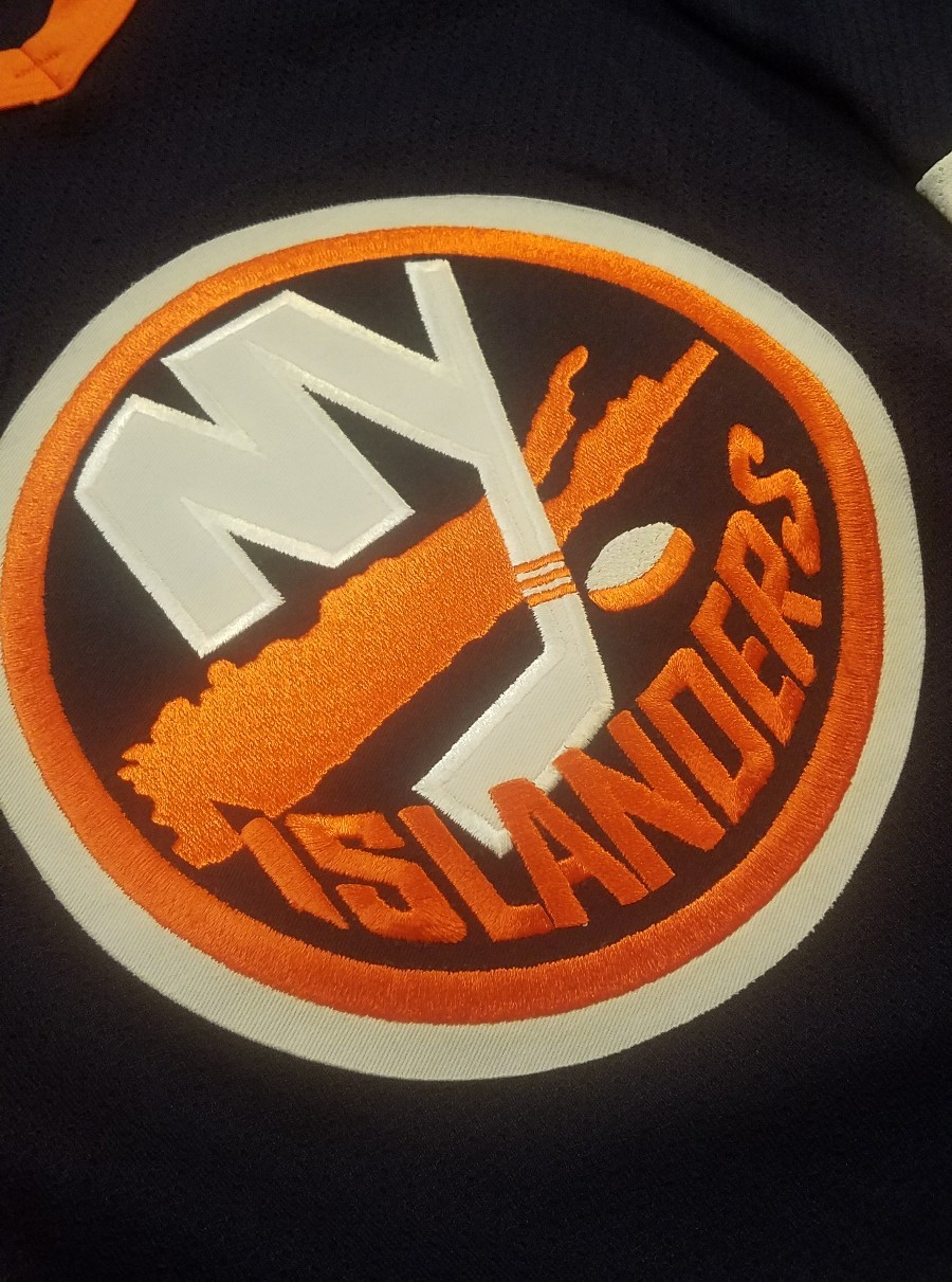 Vintage NHL Youth L/XL NY ISLANDERS BOYS Hockey Jersey BLUE NHL
