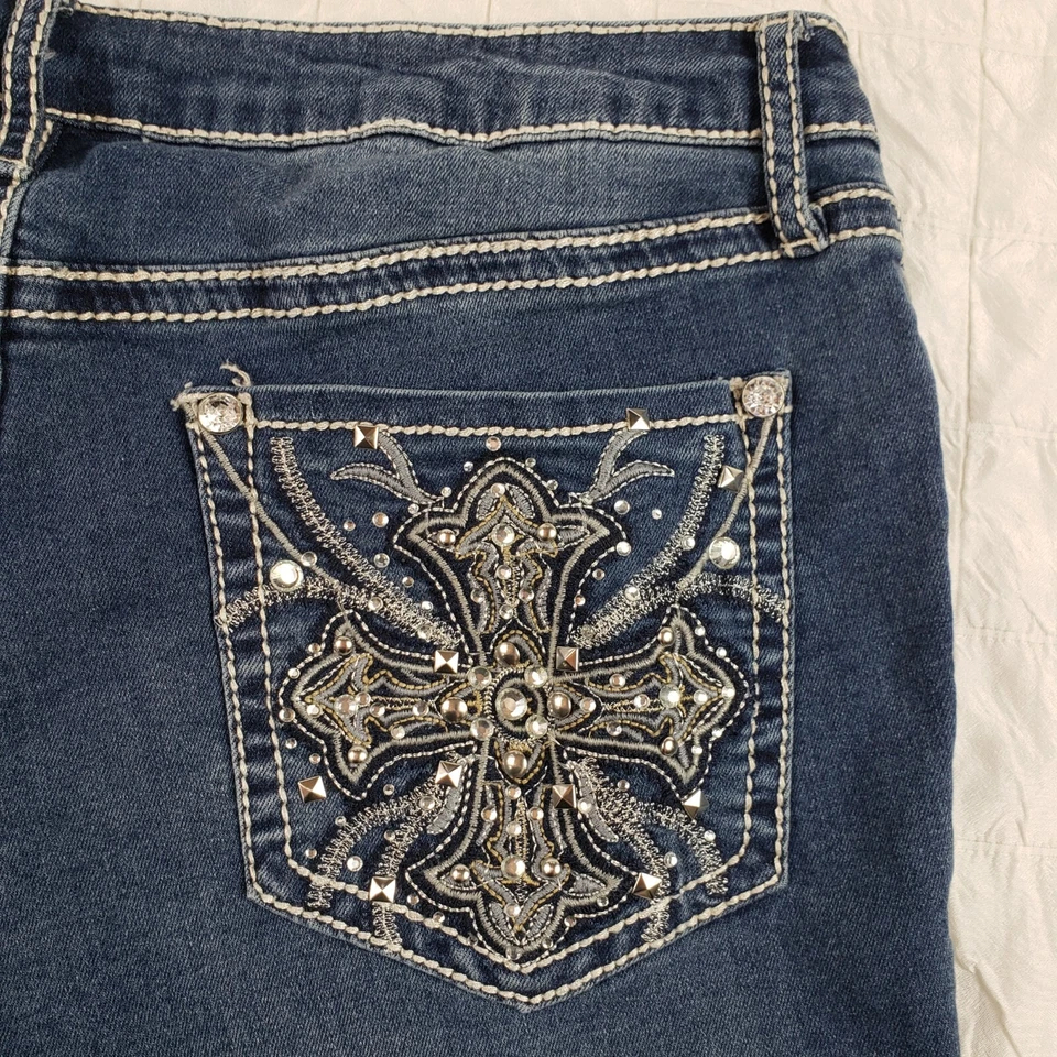 APT. 9 women Sz 8 x 4" cut off  low rise bling rhinestone denim shorts Festival - Image 4 of 4