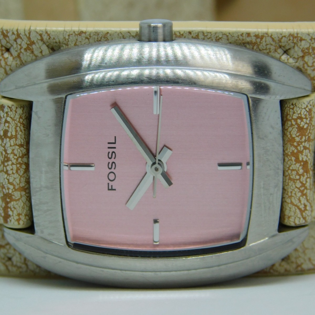 Fossil Genuine Leather Quartz Analog Women display picture 1
