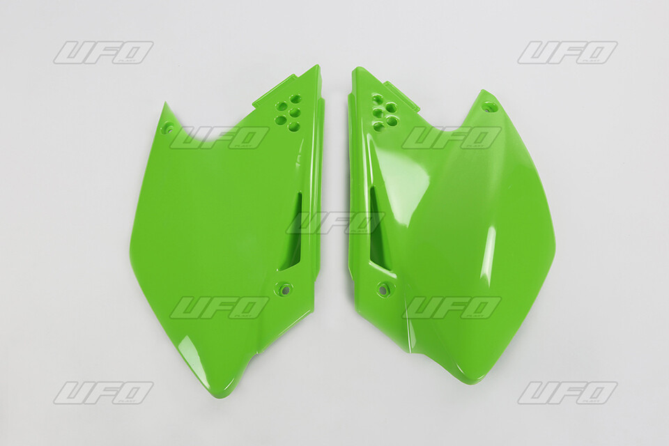 Plaques arrière vertes UFO KXF 250 pour sublimer votre Kawasaki sur les pistes de cross