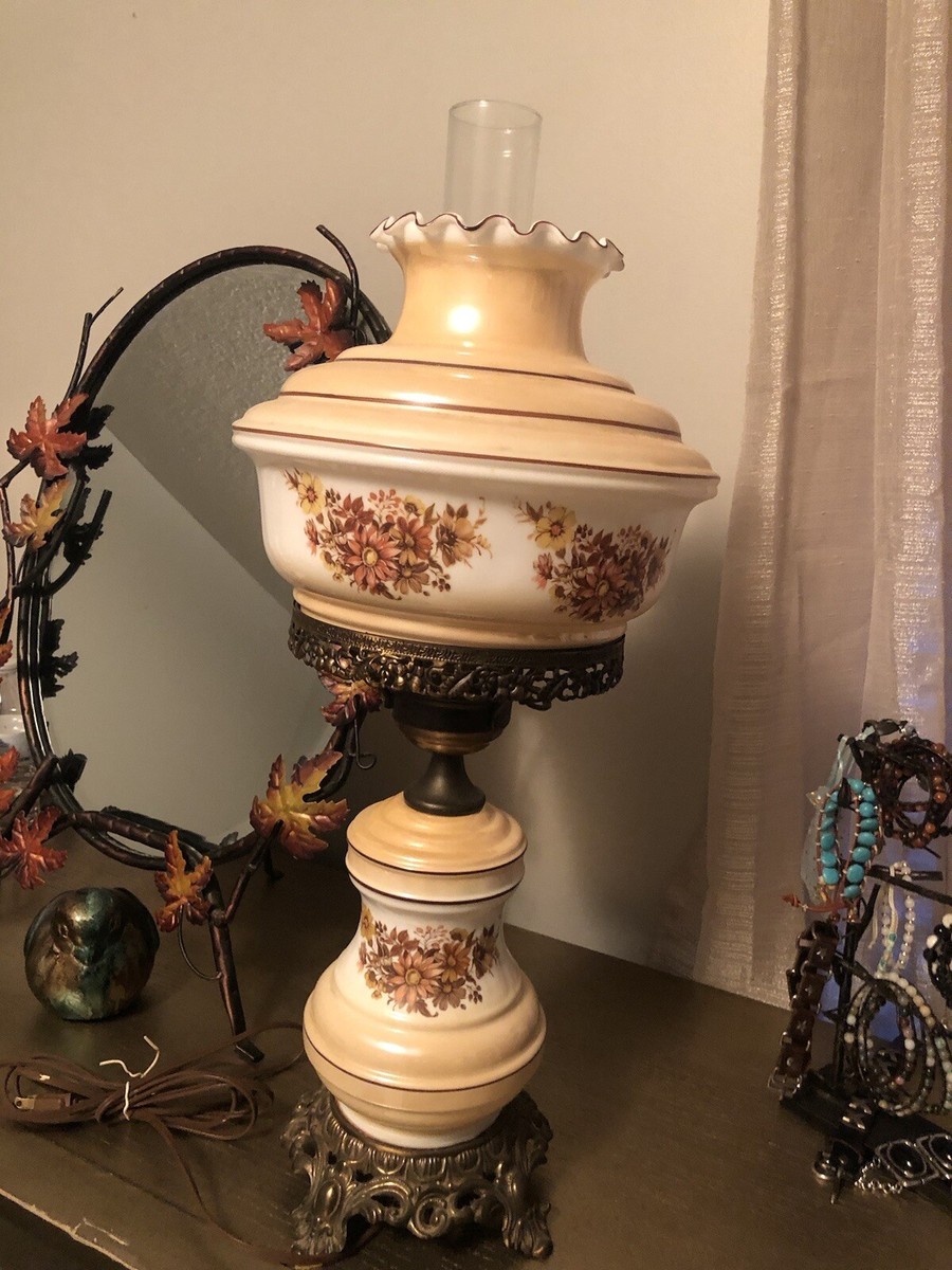 VINTAGE 1971 PLYMOUTH HARLEE GONE WITH THE WIND STYLE LAMP ISSUE P
