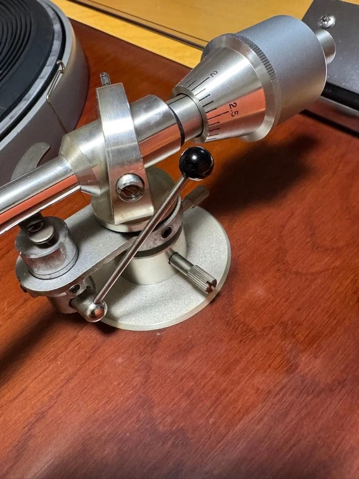 Victor JL-B44 Direct Drive Turntable w/ MD-1016 Cartridge & Audio Cable - Image 4 of 4