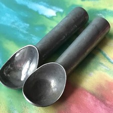 2 Vintage Aluminum Ice Cream Scoops Liquid Filled Handles Old School Taiwan