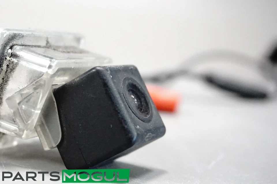 2007-2014 Mercedes Benz C180 C200 C230 C250 C280 Car Rear View Backup Camera OEM - Image 4 of 4