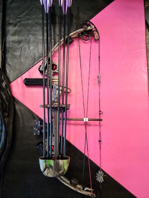 Buckmasters Generation G2 Compound Hunting Bow-Great Condition with Accessories!