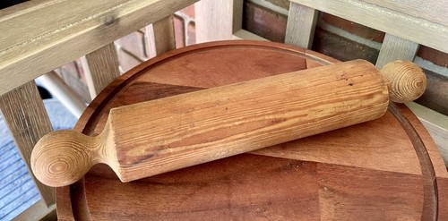 Vintage one piece solid WOODEN ROLLING PIN 12”Baking Farmhouse pies PASTRY