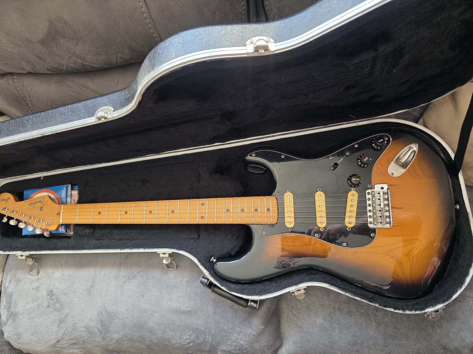 Fender Stratocaster 1982 Sunburst Electric Guitar with Hard Case