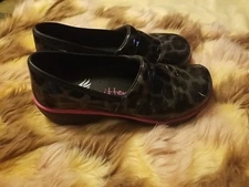 SMITTEN Lightweight Nursing clogs Women Black Size 7.5/38