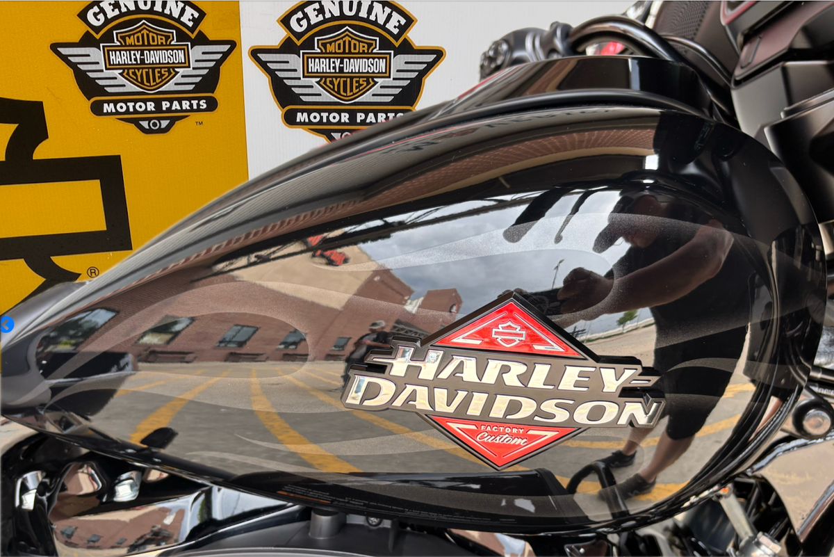 CVO 23-2026 OEM 2025 Fuel Tank Gas Harley Street Road Glide CVO 23-2026 OEM 2025 Fuel Tank Gas Harley Street Road Glide