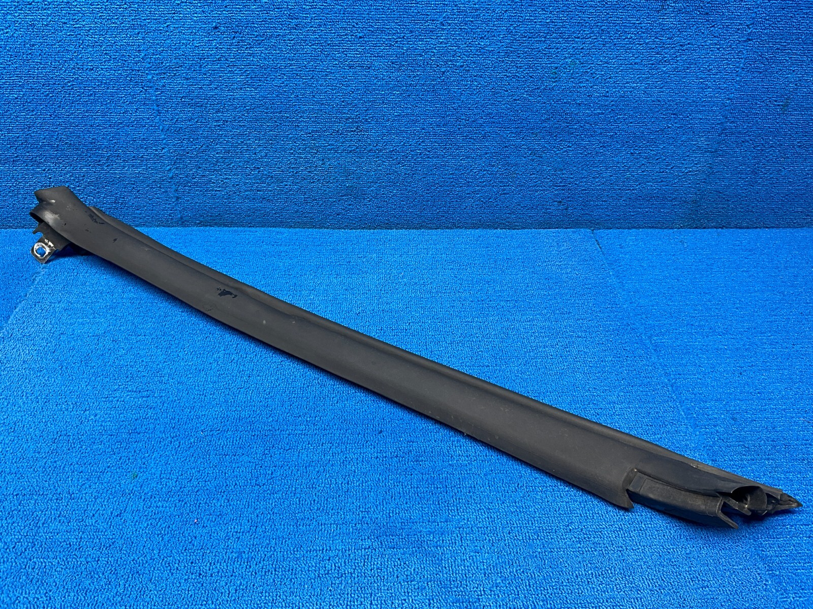 2007-2010 BENTLEY CONTINENTAL GTC FRONT RIGHT A PILLAR WEATHER STRIP GASKET OEM