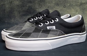vans era classic black white