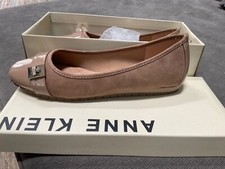 Anne Klein Womens Gyllen Sandstone Flat NWOT 8M