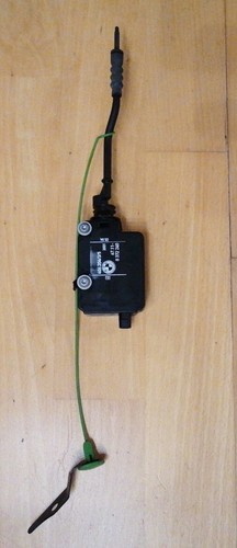 67.11_8372240 Stellmotor Tankklappe 8372240 Org. BMW 3er E46