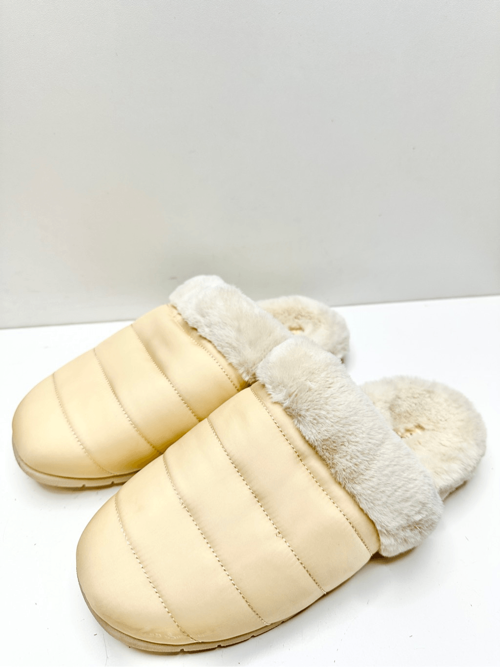 Vionic Womens Size 6.5 Cream Josephine Faux Fur Slip-On Slippers-image