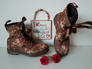 dr martens victorian flowers