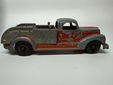 Cast iron toy tow truck by Hubley, model No. 460