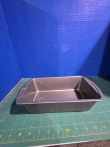 9 X 5  LOAF PAN BY SMART LIVING NEW ITEM BUY ONE GET ONE FREE WITH PURCHASE