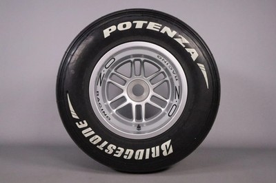 Formel 1 O.Z. Racing 13'' Felge mit Bridgestone Potenza 325/45 Slick Gebraucht