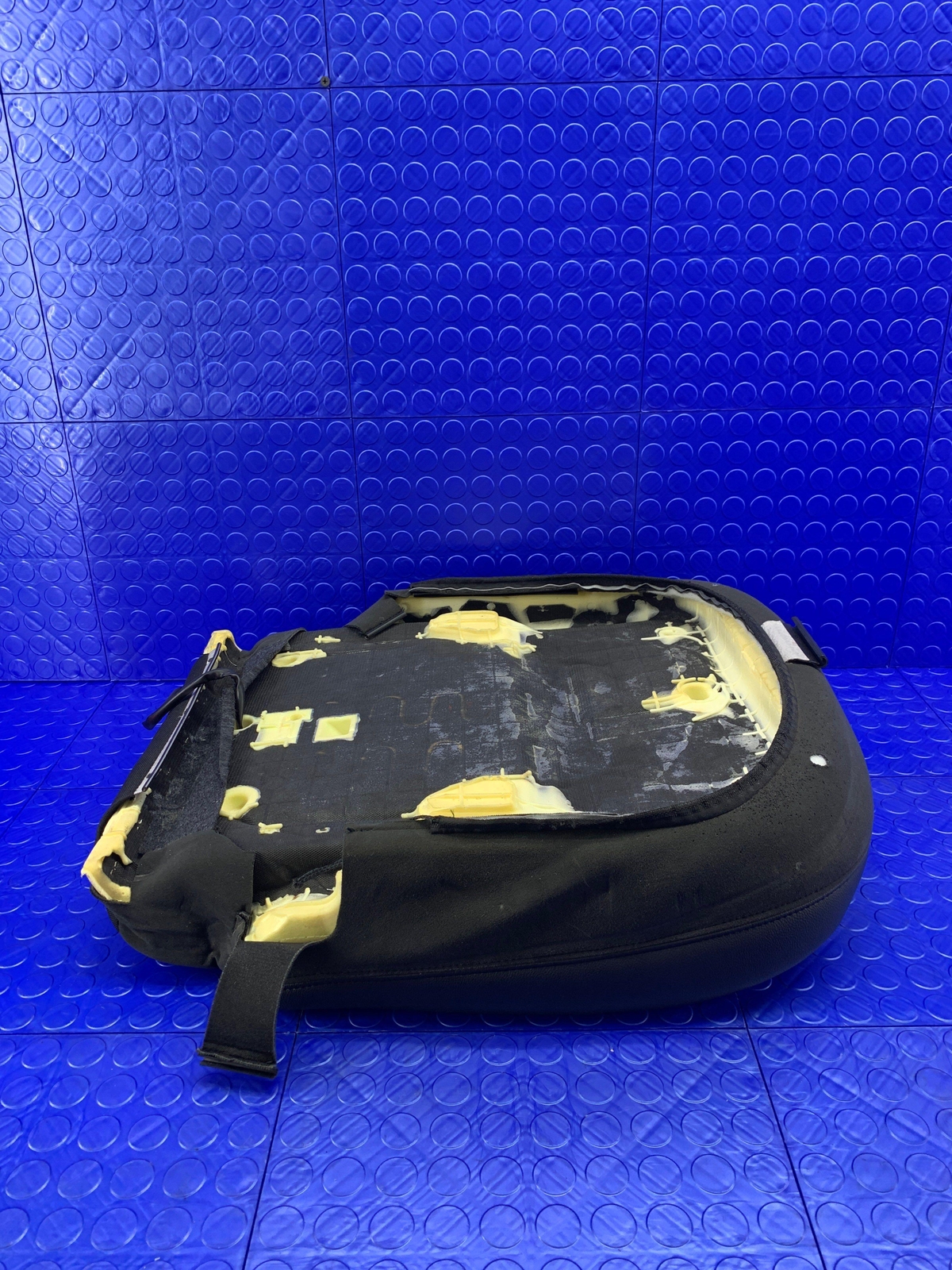 2017-2022 MASERATI LEVANTE FRONT LEFT LOWER SEAT CUSHION BLACK LEATHER OEM 2018