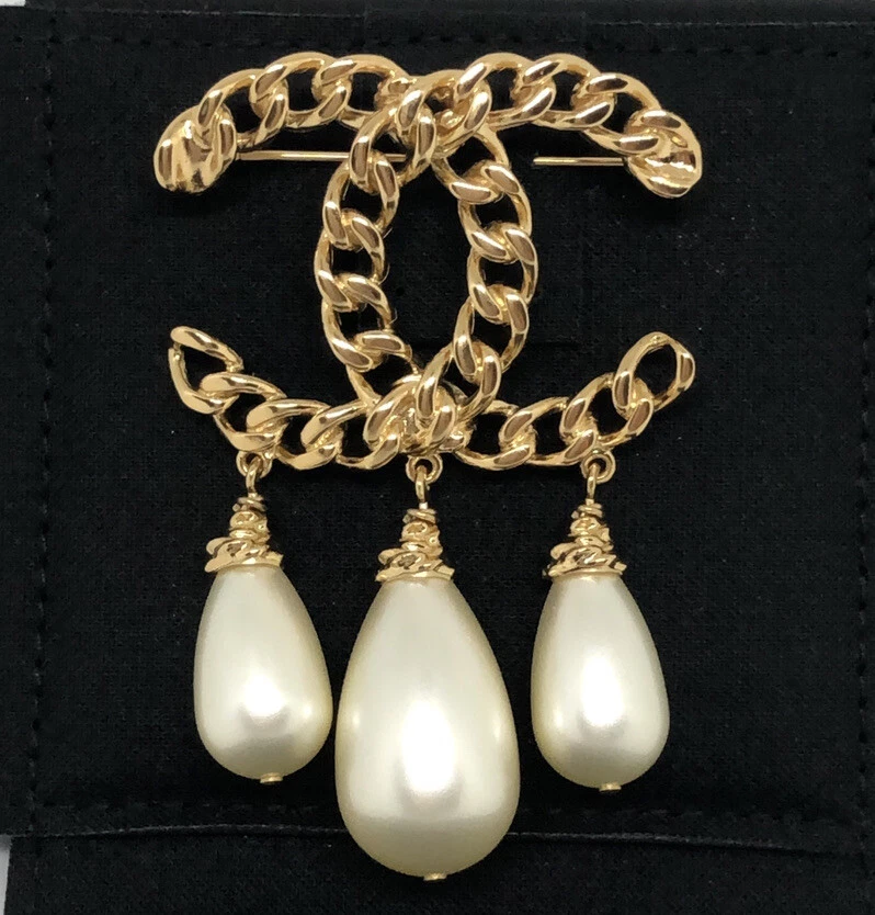 CHANEL Gold Chain CC & Pearl Drop Brooch 20K