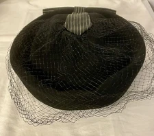 Vintage Peachfelt Hat Womens  Henry Pollak New York 100% Wool. Granny Core Black