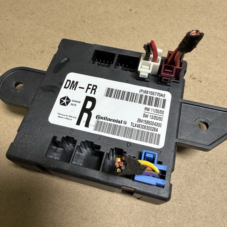 Dodge Charger Ram Jeep Grand Cherokee 2014 módulo de puerta derecha derecha P68155770AE OEM Foto 3 de 4