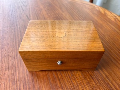 Vintage THORENS Shield Wooden Music Box 3 Song No.26 1/2 Made in Switzerland