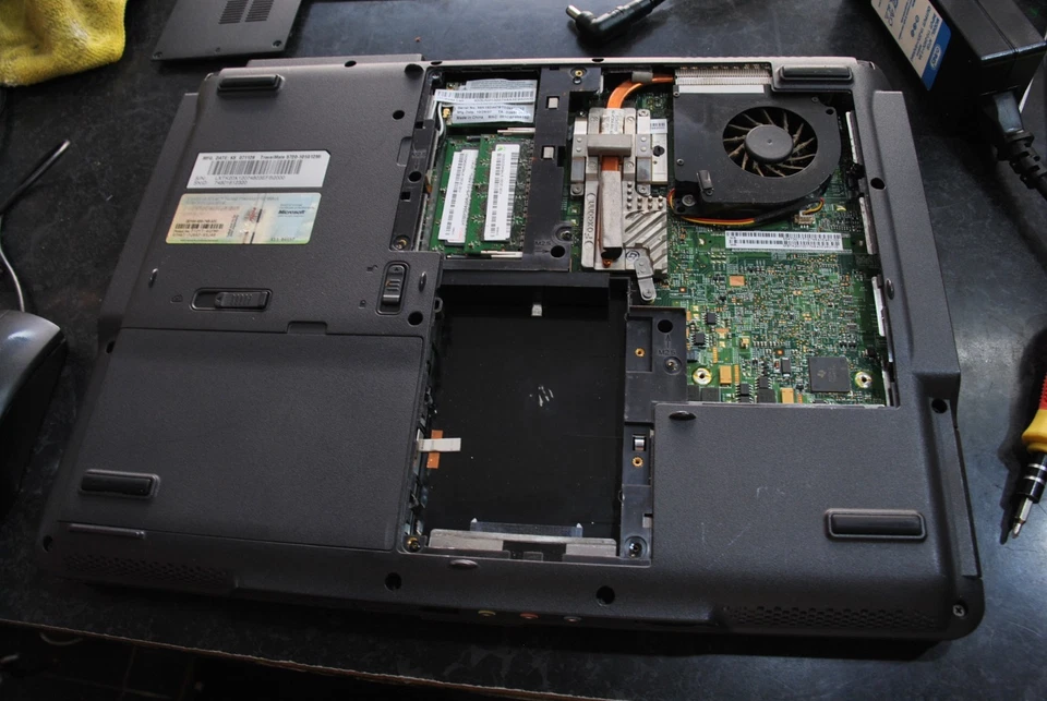 Acer Travelmate 5720 15.4" Laptop - Spares or Parts - Partially Tested - Image 3 of 4