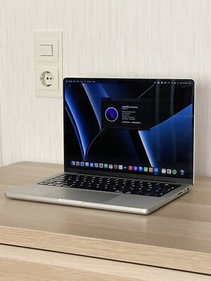 Apple MacBook Pro (2021) 14,2'', Apple M1 Pro, 16GB RAM, 1TB SSD, Silber