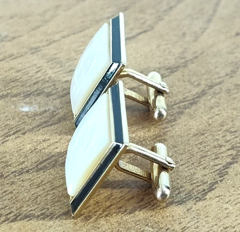 Винтажные большие запонки середины века Swank белый конкистадор камея золотистый цвет - Изображение 2 из 4