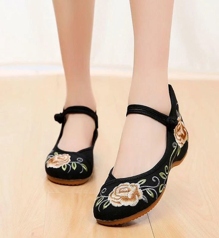 Chinese Old Beijing Women Casual Shoes Embroidered Cloth Shoes