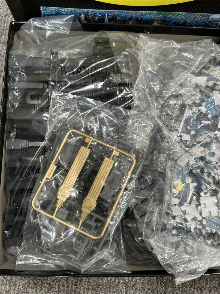 Batman 4D Jigsaw Puzzle Gotham City DC Comics 1550+ Pieces 160+ Buildings NIB 💯 - Image 4 of 4