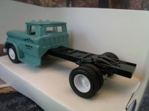 Camioneta CHEVY CAB 1/43 Ertl 1960 - Imagen 3 de 3