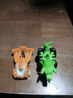 2 Kinder Suprise Toys