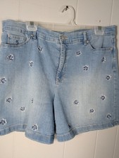 Gloria Vanderbilt Amanda All-Around Slimming Effect Stretch Denim Shorts Size 16