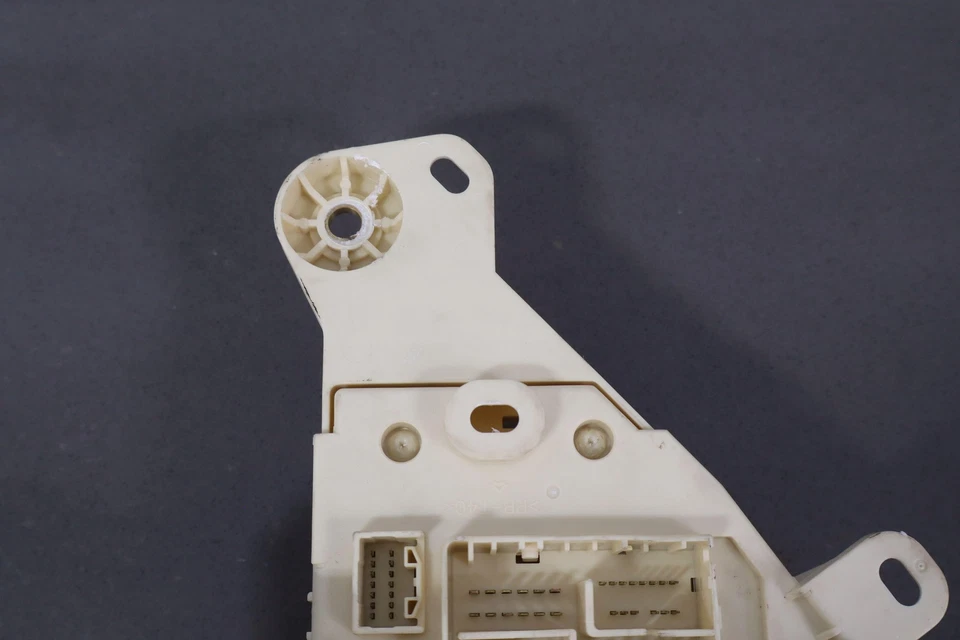 2006 Toyota Land Cruiser кабины предохранитель реле распределительная коробка - Изображение 2 из 4