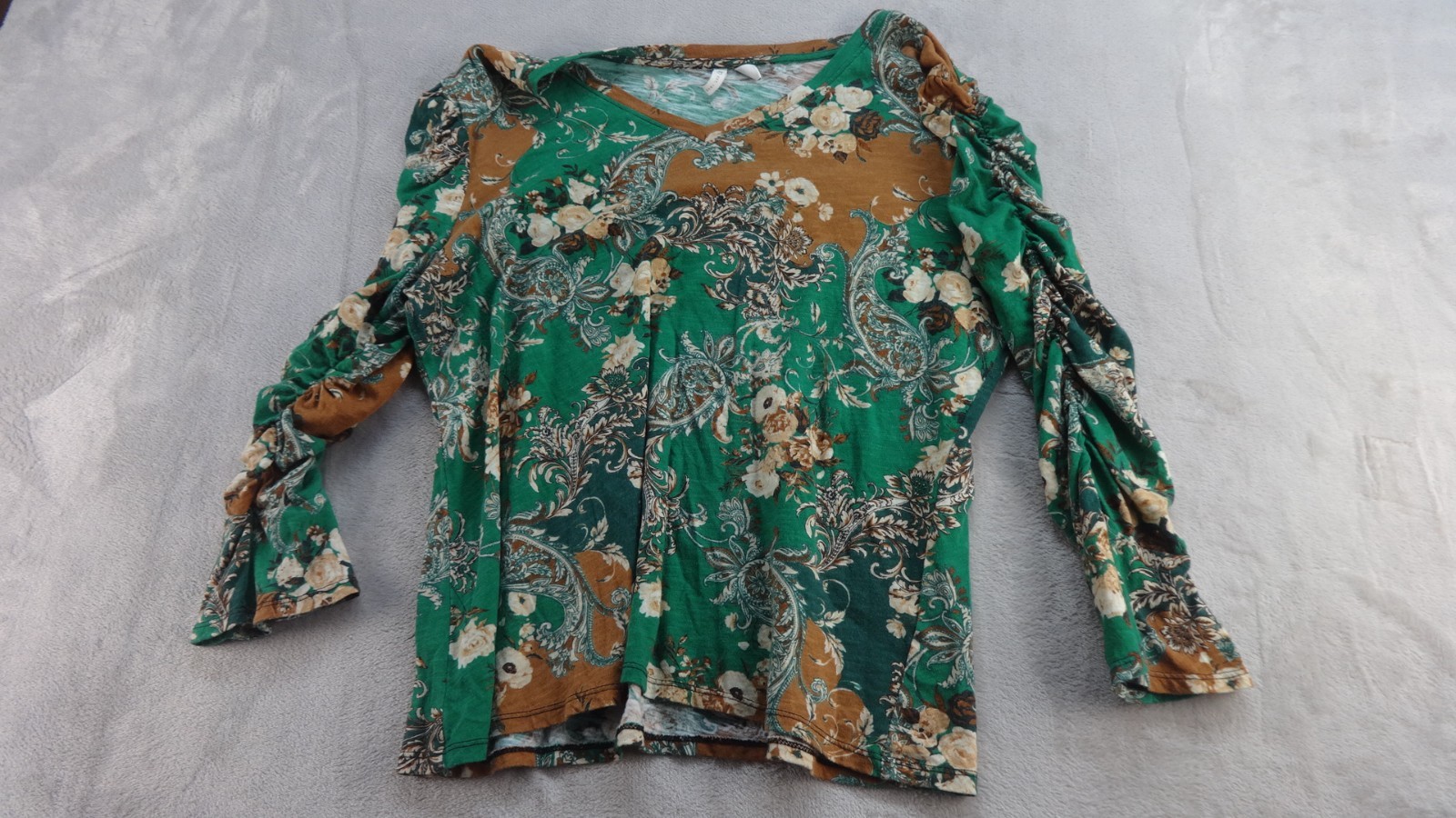 Cato Floral Blouse Top Large Green Long Sleeve V-Neck Shirt Holidays Stretchy