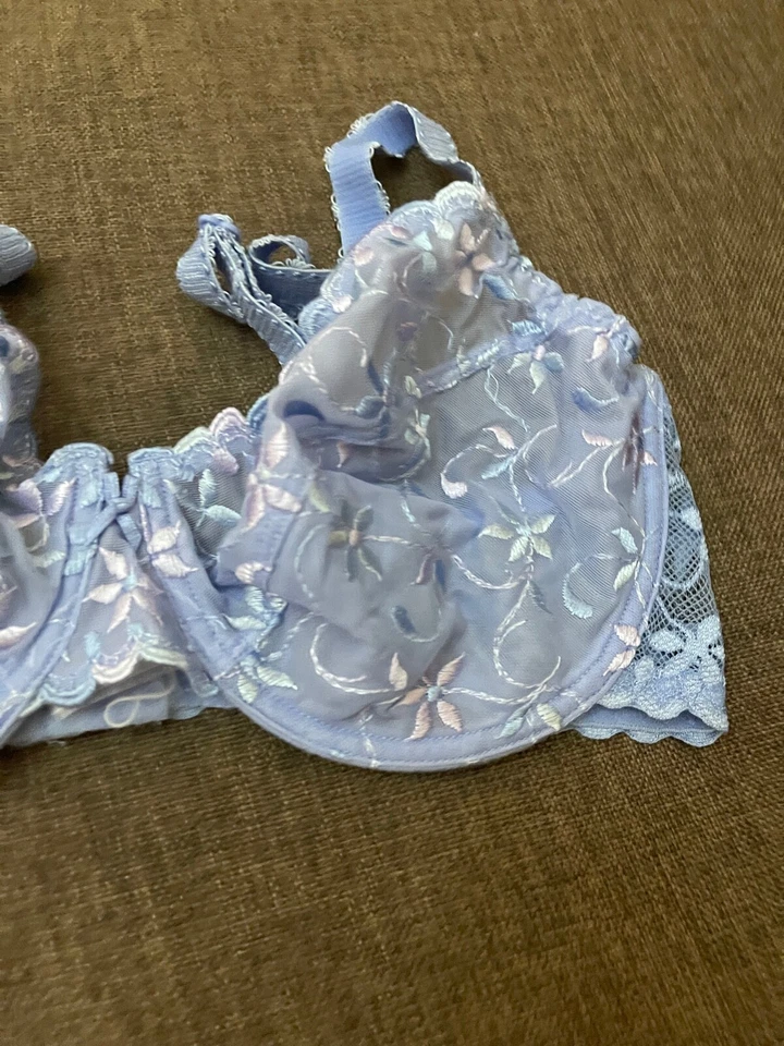 Triumph tamanho EUA 36D EU 80D IT 3D sem enchimento underwired violeta   - Imagem 3 de 4