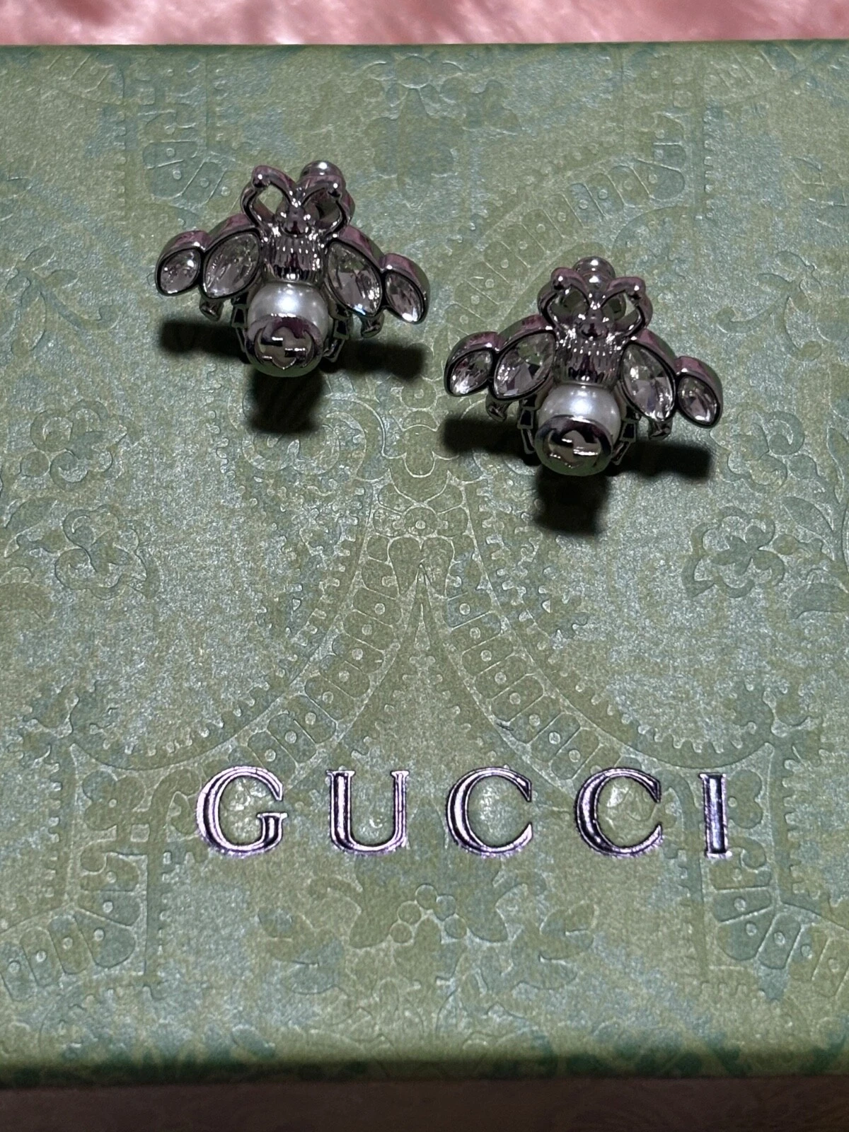 BOUCLES D'OREILLES GUCCI BEE RUNWAY AVEC CRISTAUX ET FAUSSES PERLES