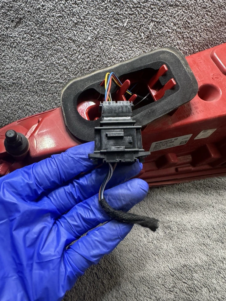 OEM 2009 2010 2011 2012 AUDI Q5 LED LEFT DRIVER TAIL LIGHT - Image 4 of 4