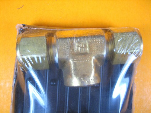 Parker - 8-8-6 OBZ-B - Brass Female Branch Tee 1/2" x 3/8" FNPT CPI (Box of 2) - Picture 3 of 4