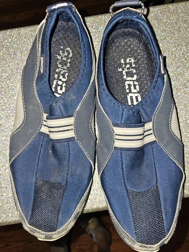 Women's Blue Slip On Speedo Hydro Resistant Shoes Size 11 - Picture 1 of 8